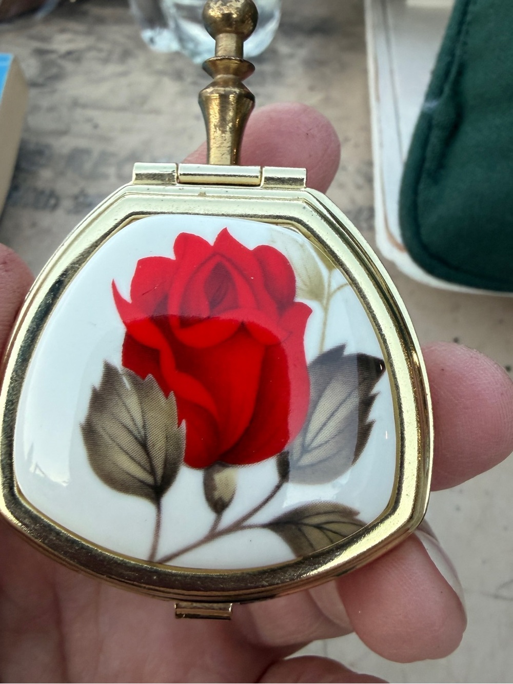 Vintage Red Rose Portable Pocket Ashtray